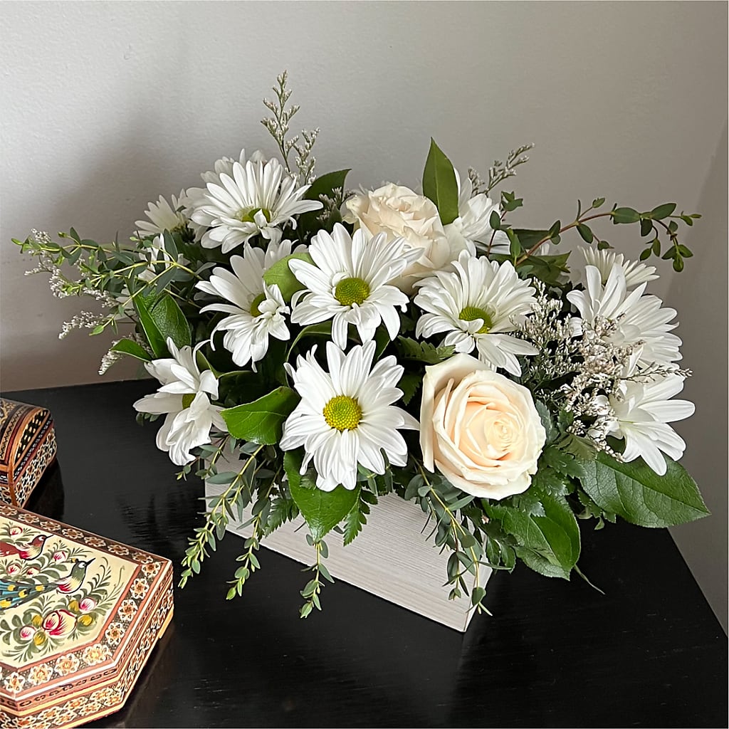 Fresh Linen Box Bouquet –  Gutierrez Flowers, Sylmar CA